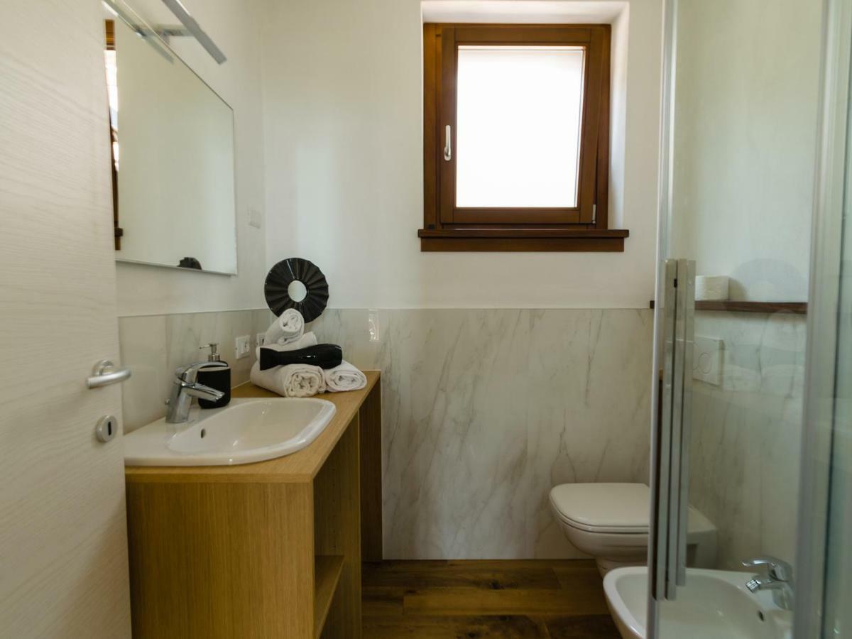 Discesa A Lago With Terrace And Garden On Lake Iseo Riva di Solto Exterior foto